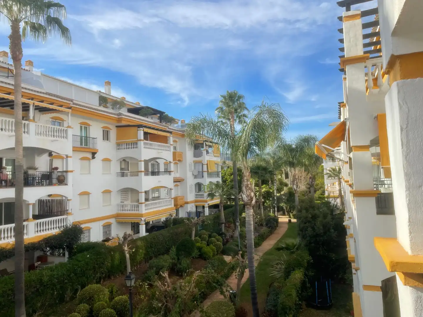 Vista exterior de Apartament de lloguer en Marbella amb Aire condicionat, Moblat i Piscina comunitària