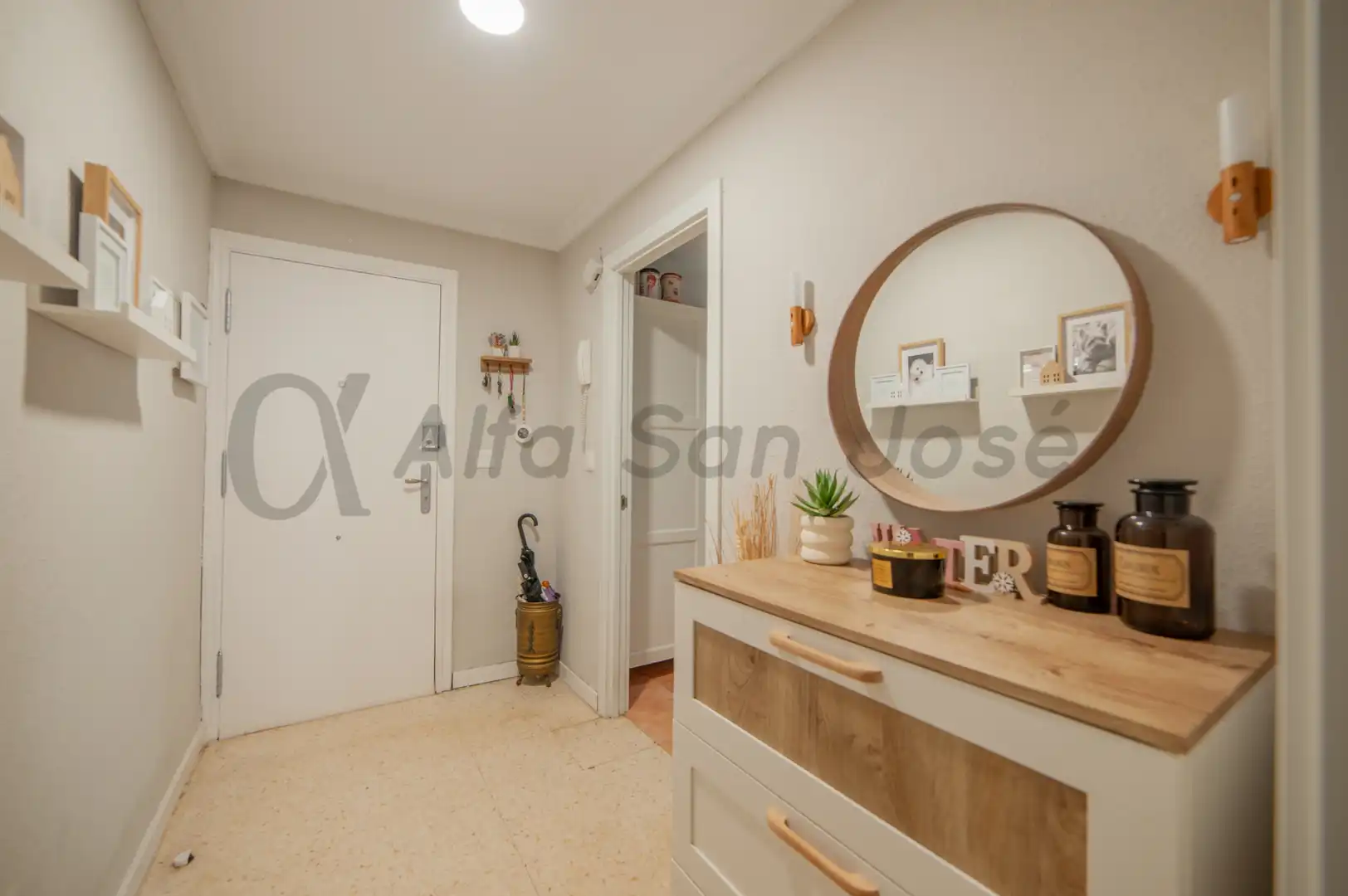 Piso en venta en La Rinconada con Aire acondicionado