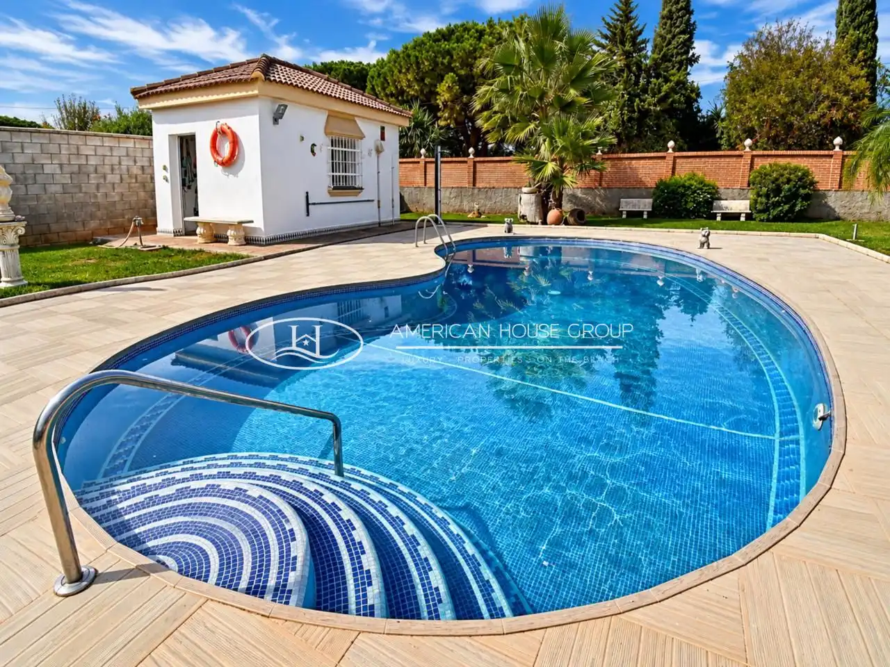 Piscina de Casa o xalet en venda en Chiclana de la Frontera amb Aire condicionat, Jardí privat i Traster