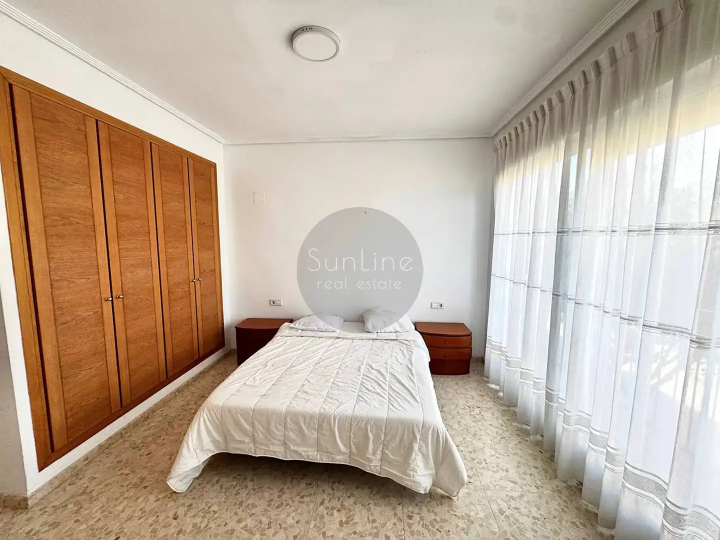 Schlafzimmer von Einfamilien-Reihenhaus zur Miete in Moncada mit Klimaanlage, Privatgarten und Terrasse