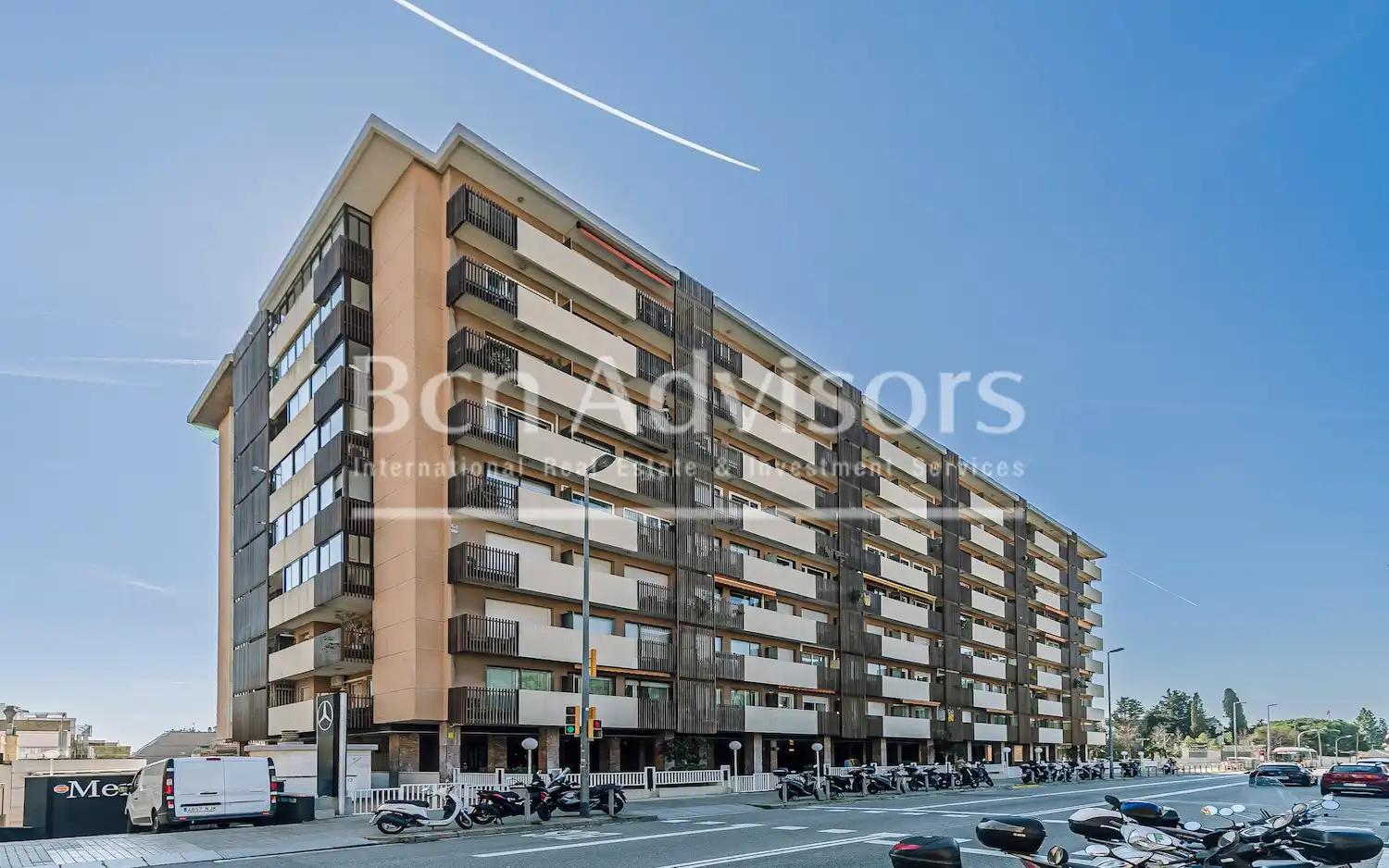 Vista exterior de Pis en venda en Barcelona amb Terrassa i Balcó
