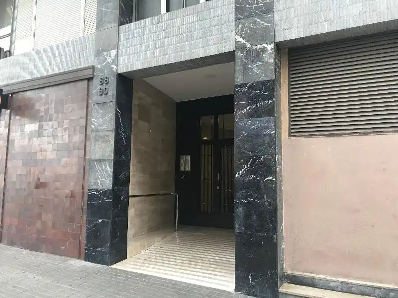 Pis en venda a FELIP II, La Sagrera