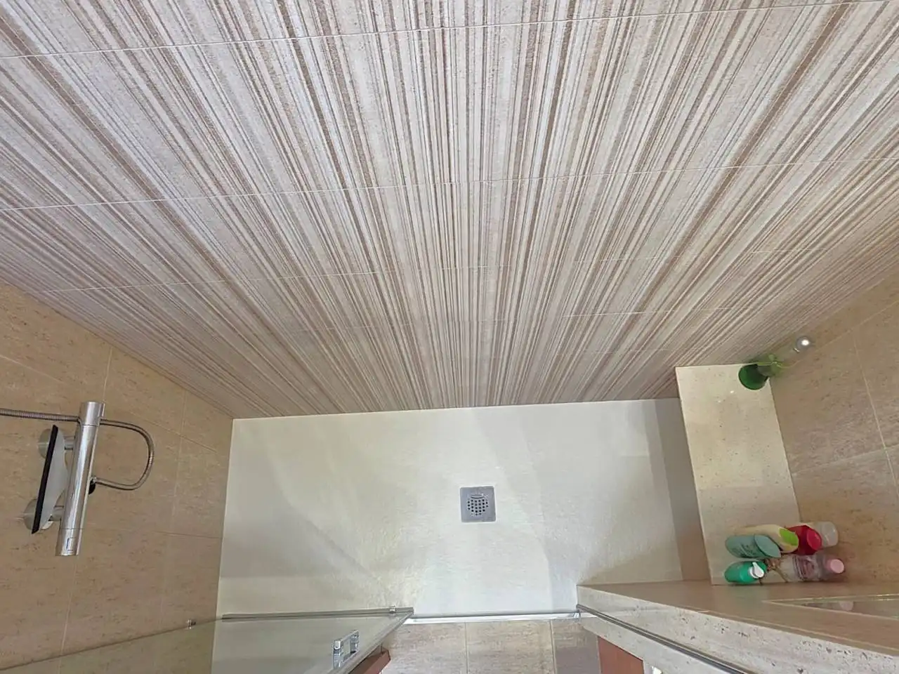 Badezimmer von Einfamilien-Reihenhaus zum Verkauf in Sada (A Coruña) mit Klimaanlage, Heizung und Privatgarten