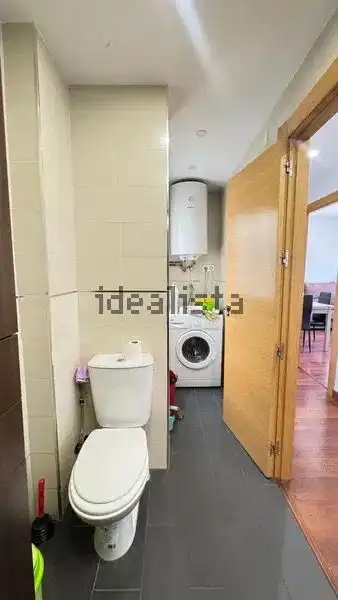 Bathroom of Flat for rent in Granada  with Air Conditioner, Furnished and Washing machine