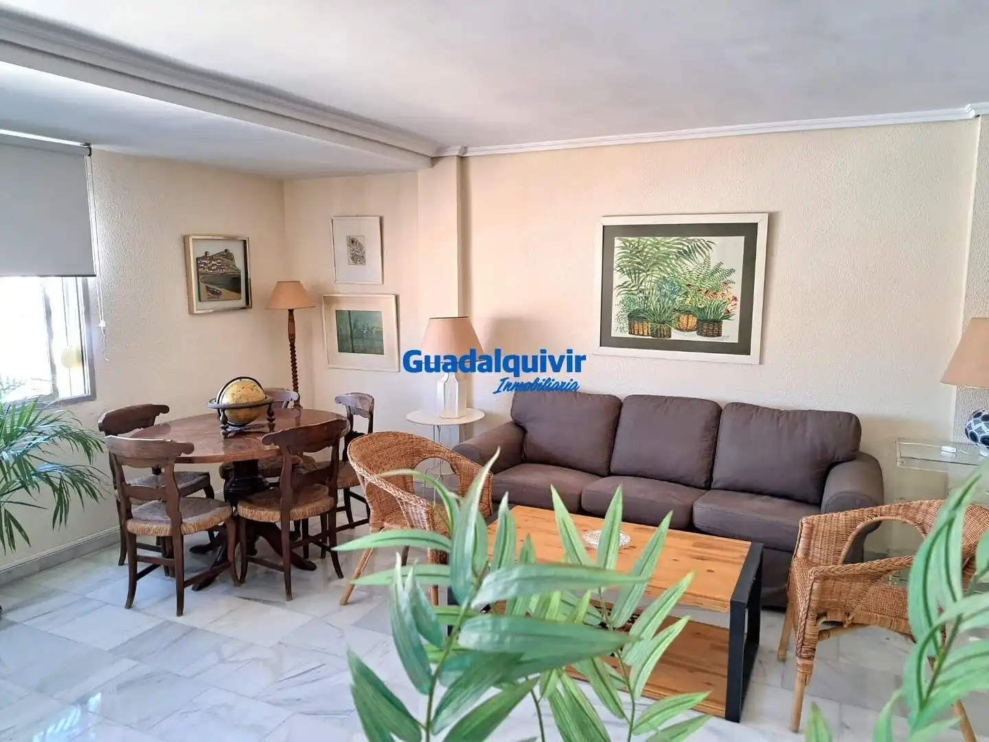 Living room of Flat for rent in Sevilla  with Air Conditioner, Furnished and Community pool