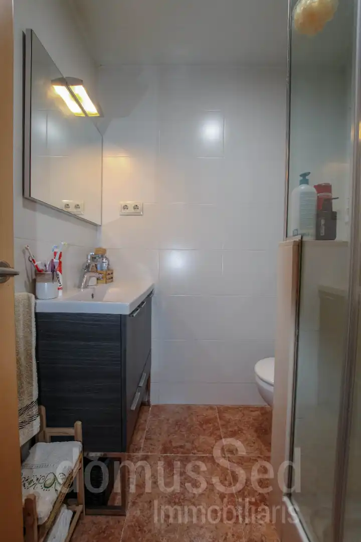 Bathroom of Flat for rent in El Masnou  with Air Conditioner, Heating and Terrace