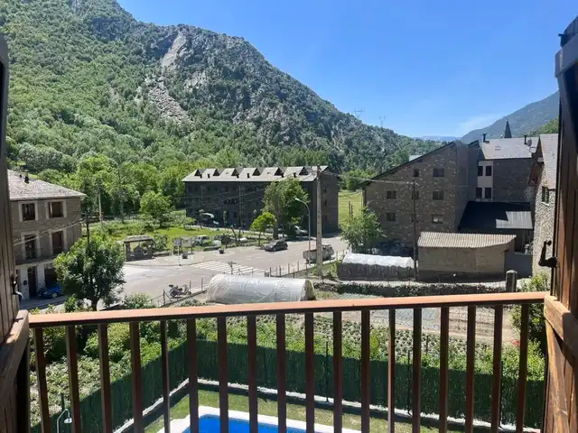 Vista exterior de Apartament en venda en Vall de Cardós amb Calefacció, Moblat i Balcó