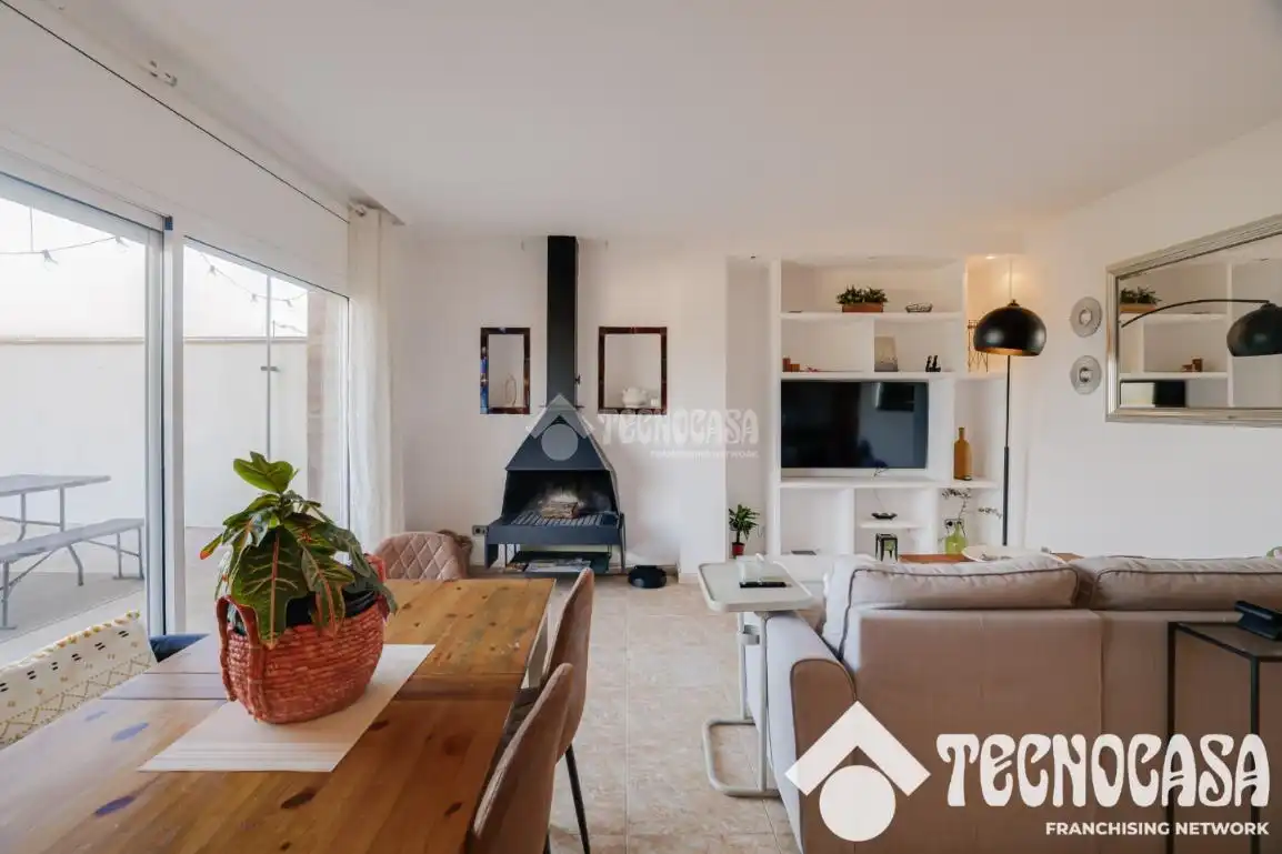 Sala d'estar de Àtic en venda en Sant Feliu de Codines amb Terrassa i Moblat