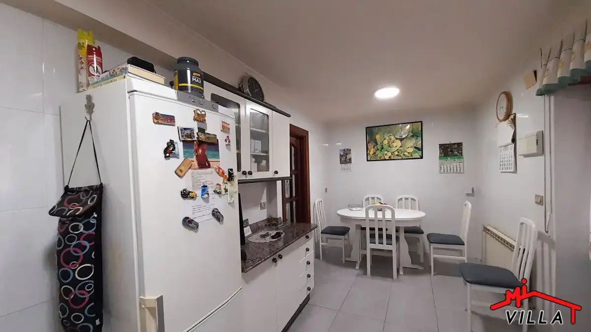 Cuina de Casa o xalet en venda en Laredo amb Terrassa i Moblat