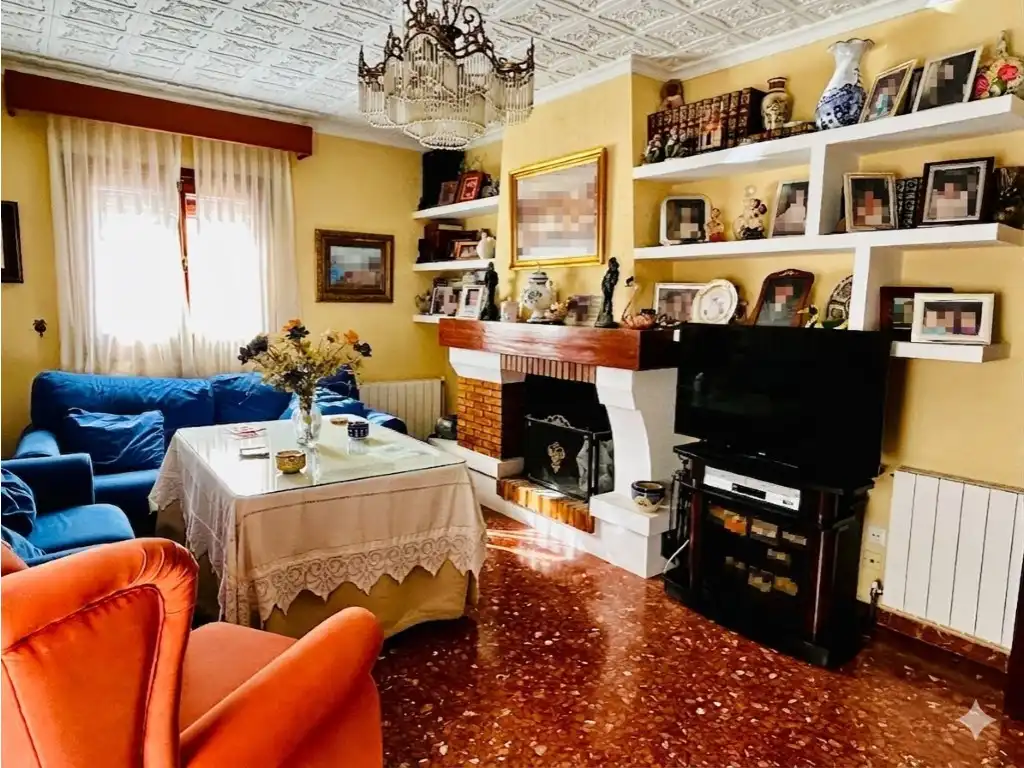 Casa en venda a Plaza Iglesia Santa Ana