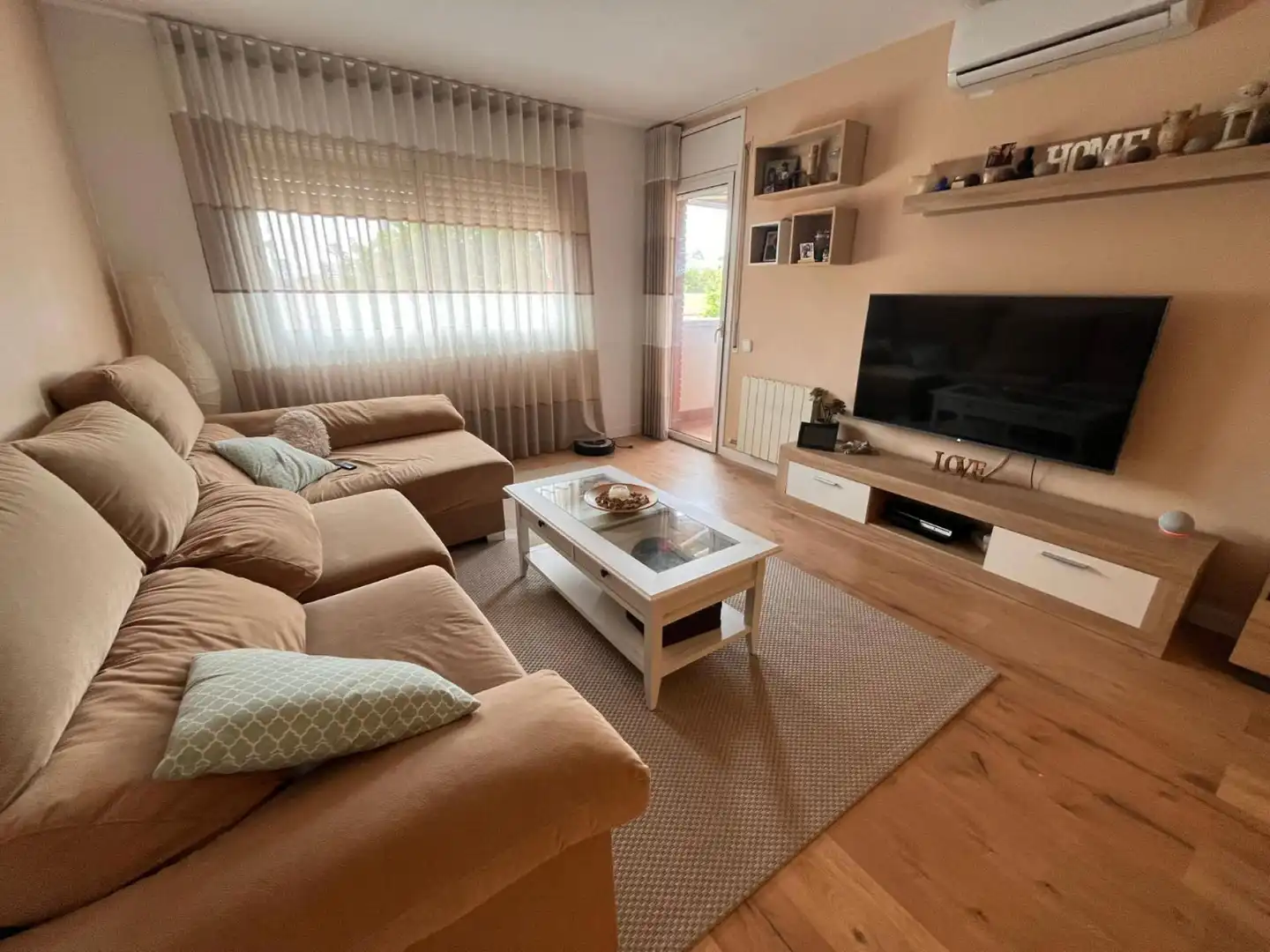 Living room of Flat for sale in Sant Joan Despí  with Heating, Terrace and Oven