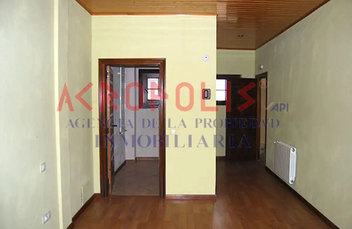 Local en venta en Santa María de la Vega