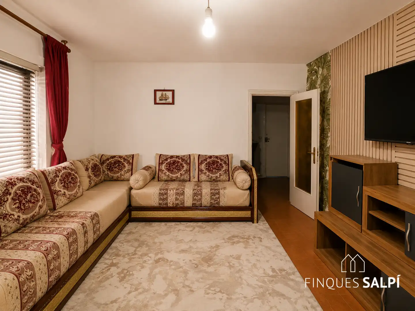Living room of Flat for sale in Figueres  with Furnished