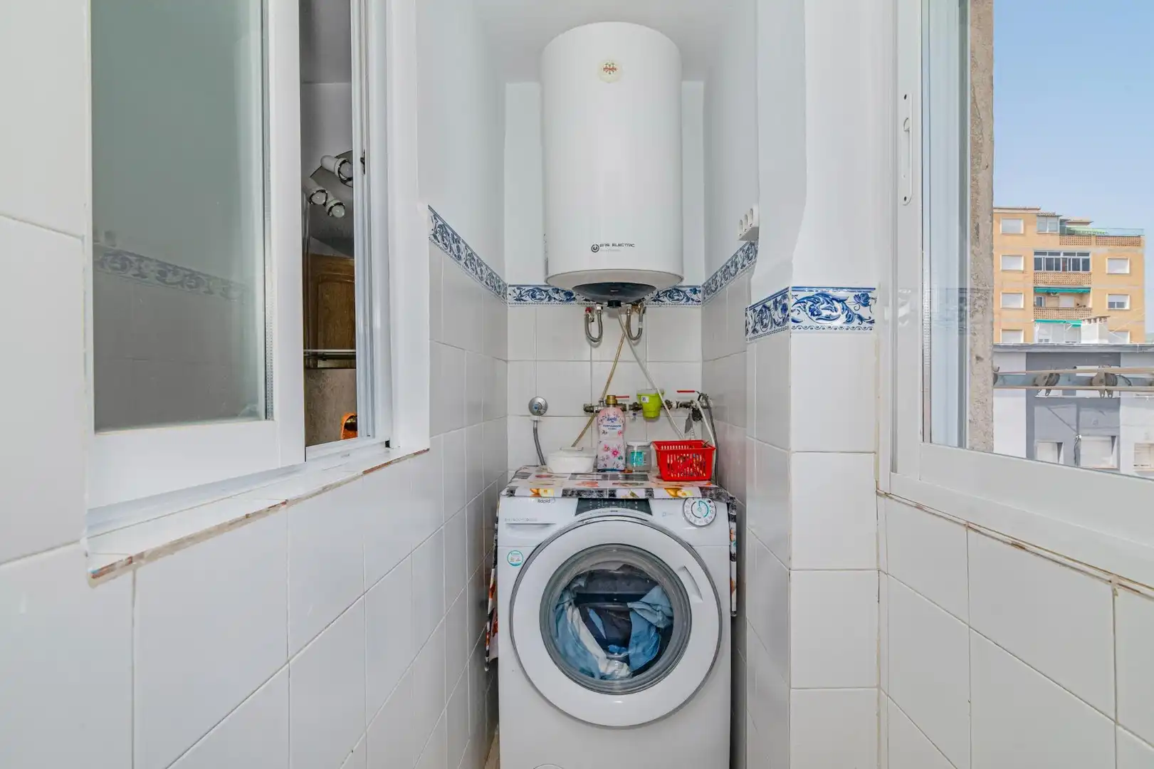Bathroom of Flat for sale in Granada  with Air Conditioner and Balcony