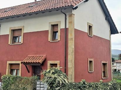 Vista exterior de Casa adosada en venda en Reocín amb Balcó