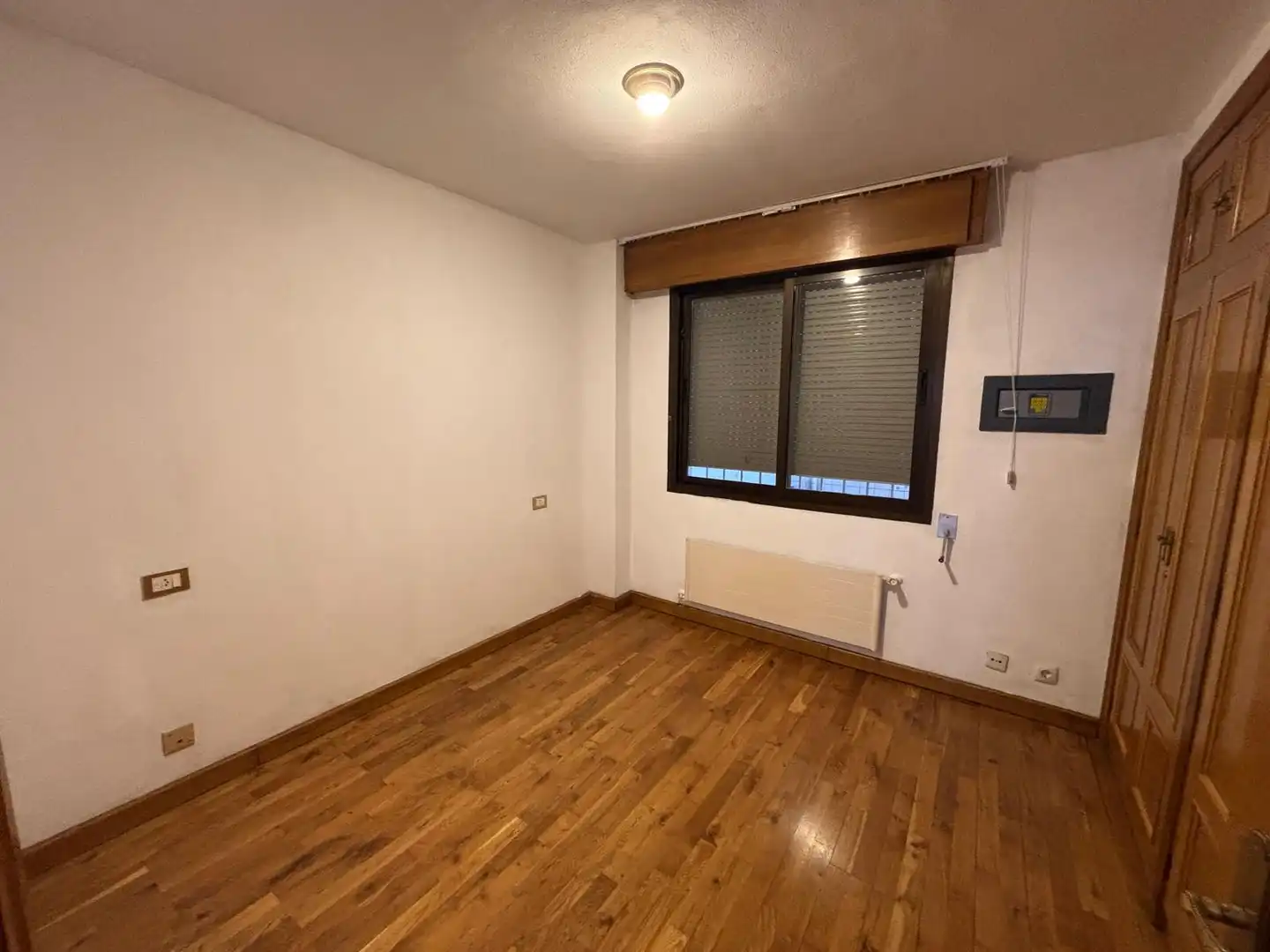 Habitación de Piso en venta en Oviedo  con Calefacción, Parquet y Trastero
