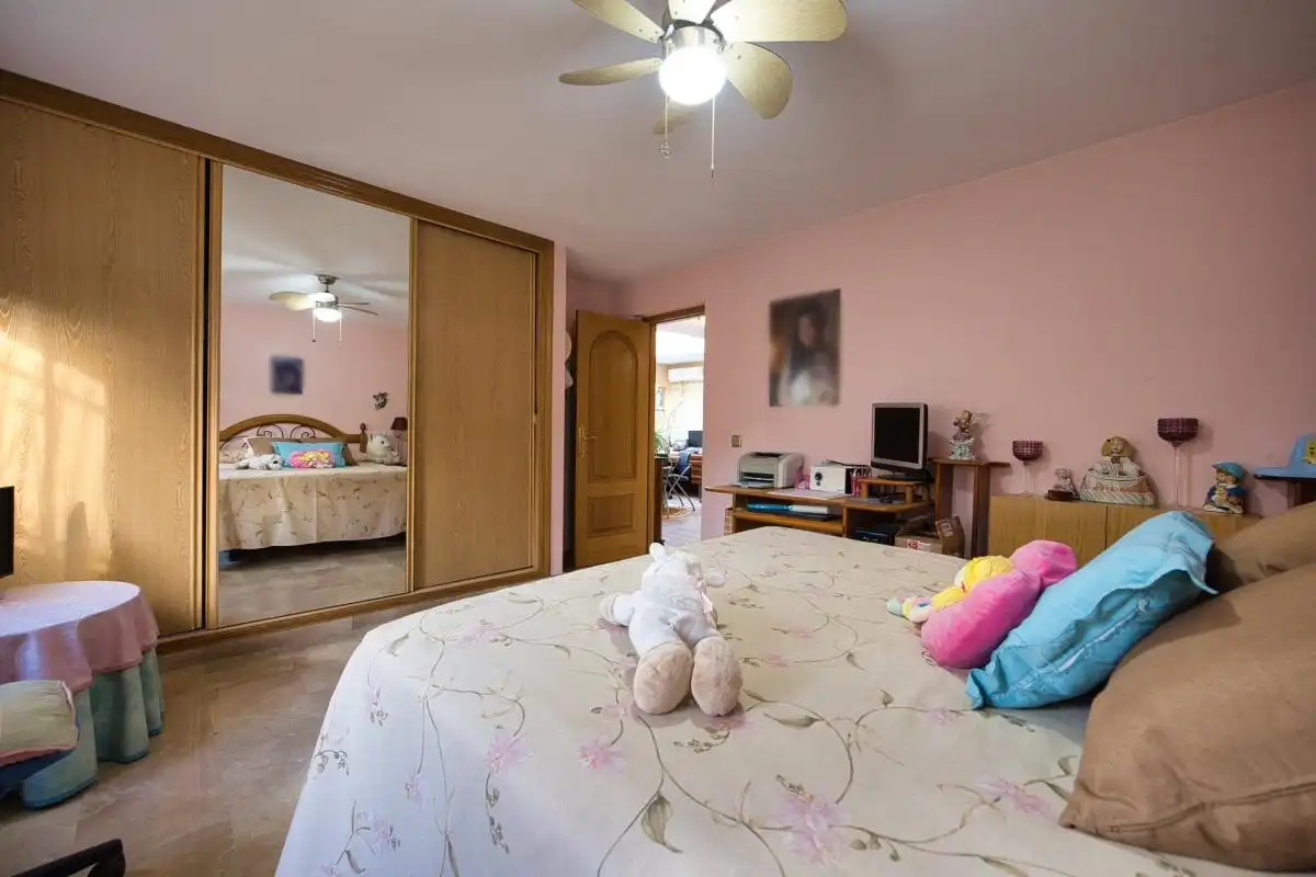 Habitación de Casa o chalet en venta en L'Alfàs del Pi con Aire acondicionado, Calefacción y Jardín privado
