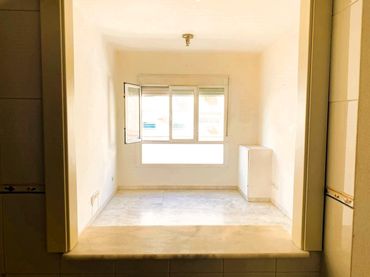 Piso con ascensor en venta en Avenida de la Aeronáutica 9