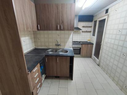 Cuina de Pis en venda en Sabadell amb Calefacció, Traster i Balcó