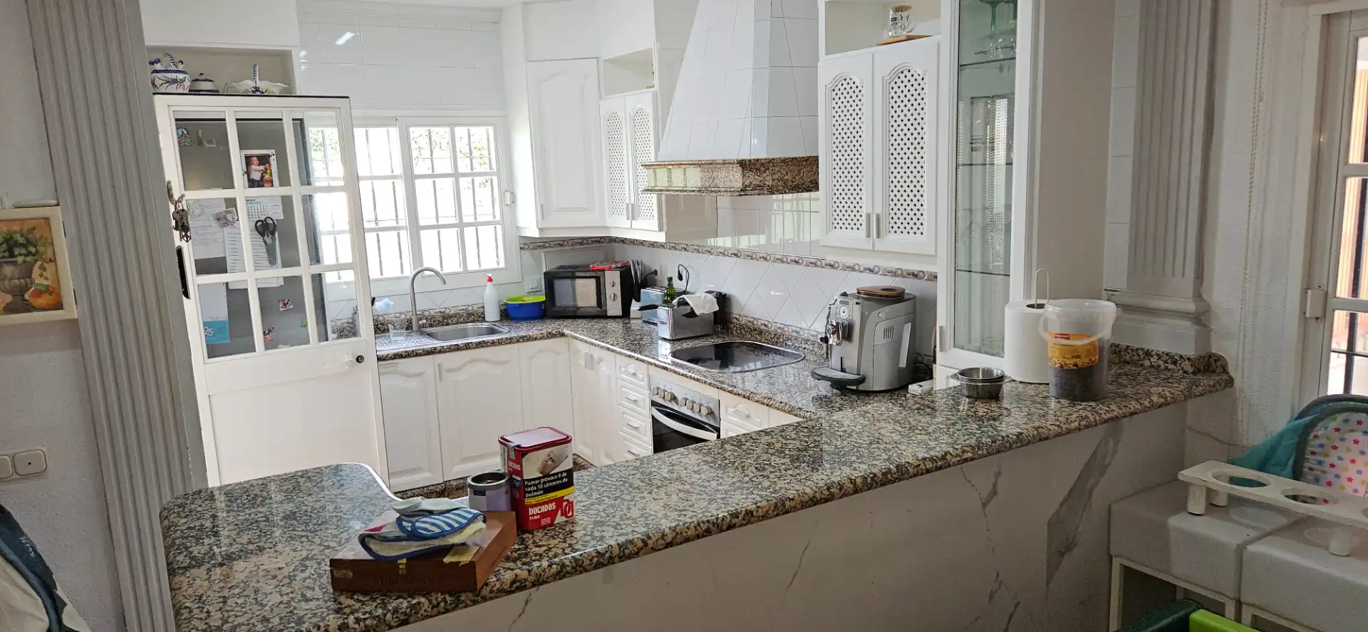 Cuina de Casa o xalet en venda en Chiclana de la Frontera amb Aire condicionat, Calefacció i Jardí privat