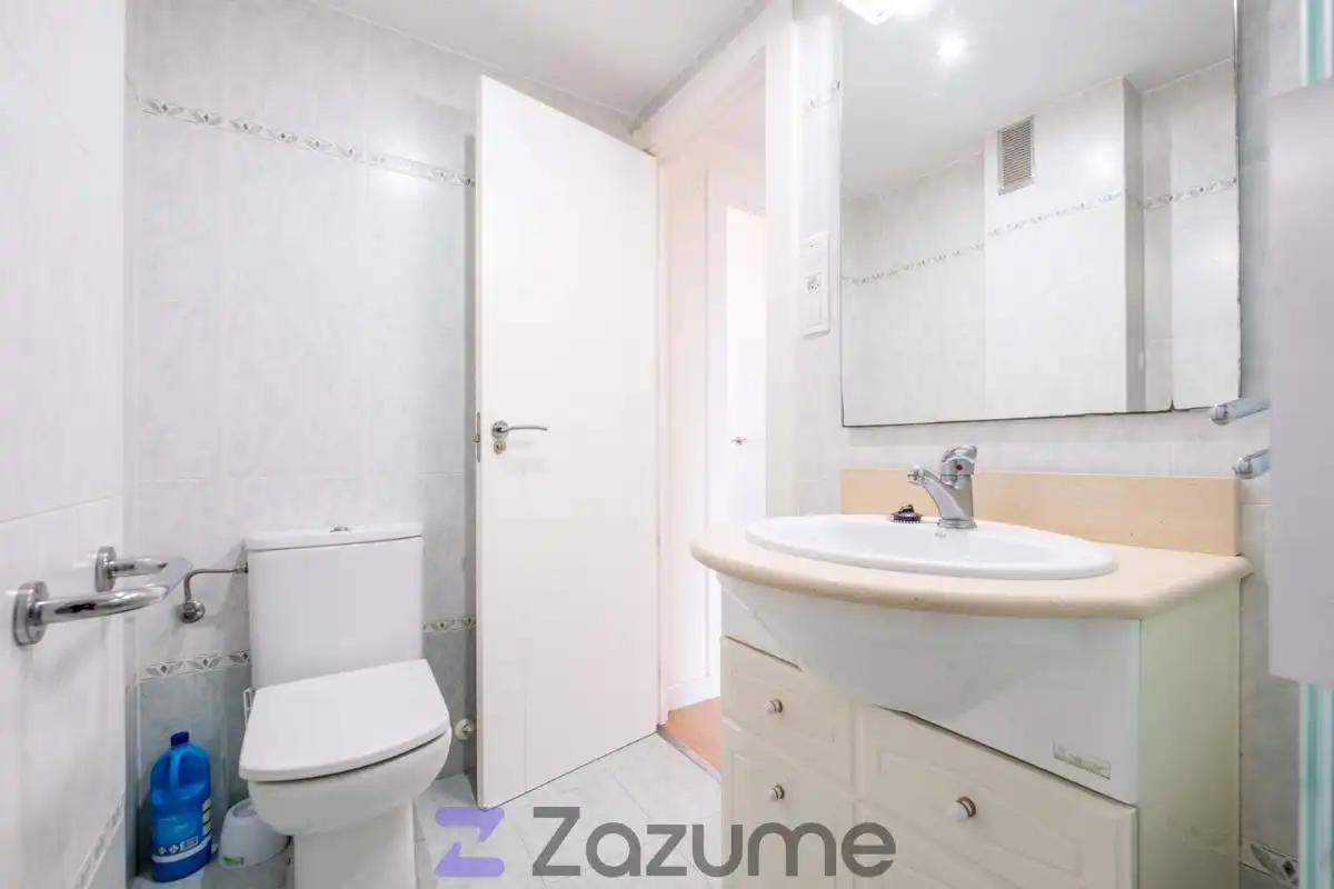 Badezimmer von Wohnung zur Miete in Zaragoza mit Klimaanlage, Heizung und Parkett