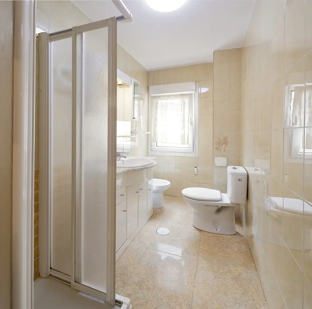 Baño de Piso en venta en Gijón  con Calefacción