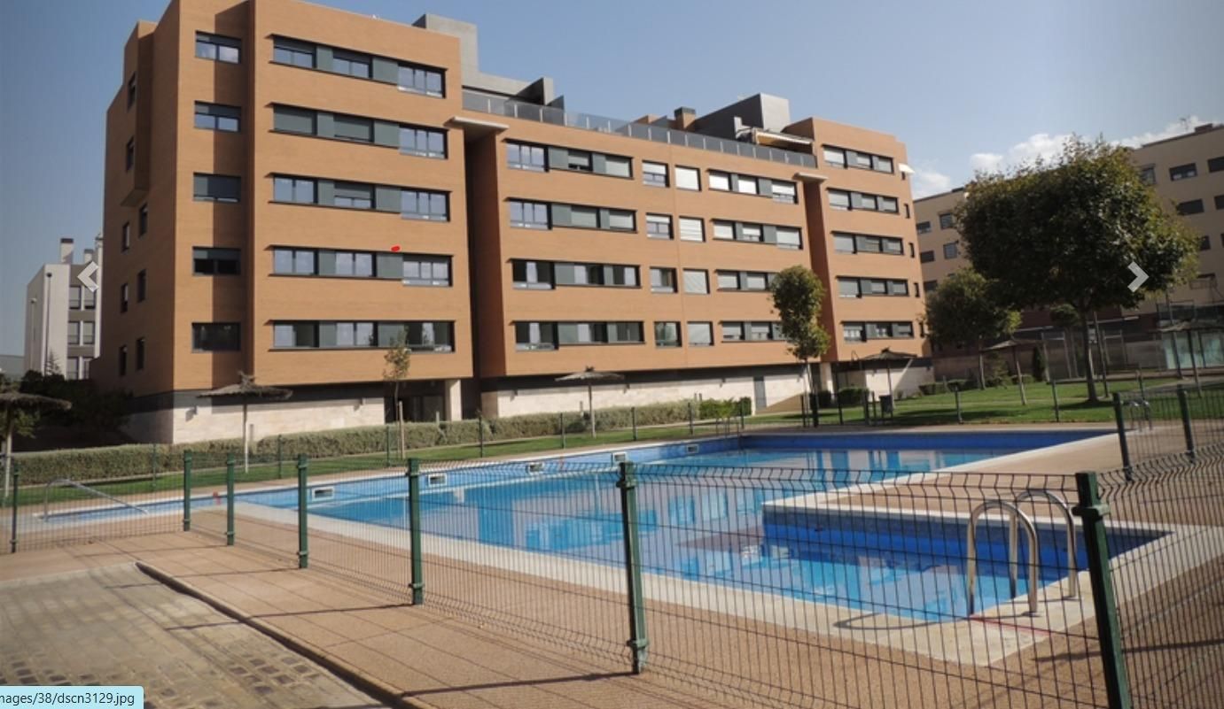 Schwimmbecken von Wohnung zum Verkauf in Ciudad Real Capital mit Heizung, Abstellraum und Möbliert