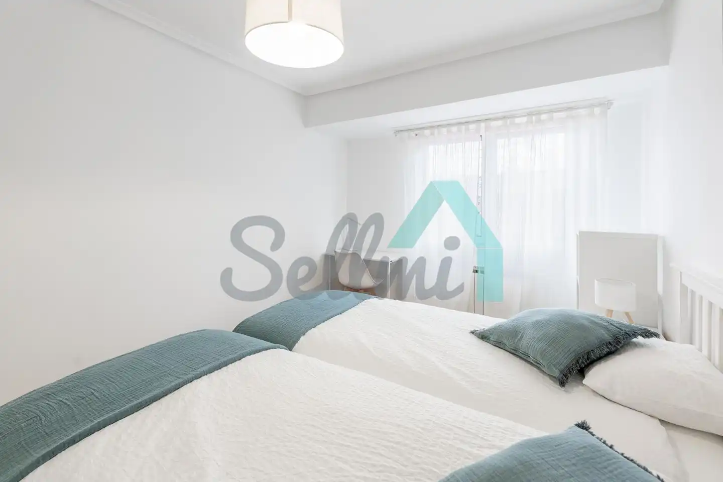Schlafzimmer von Wohnung zur Miete in Oviedo  mit Heizung, Parkett und Terrasse