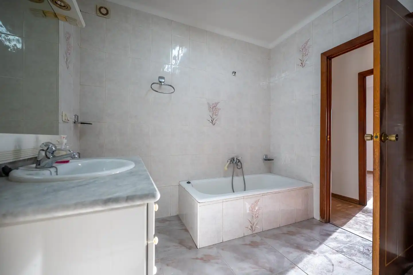 Bany de Pis en venda en Ávila amb Calefacció, Parquet i Terrassa
