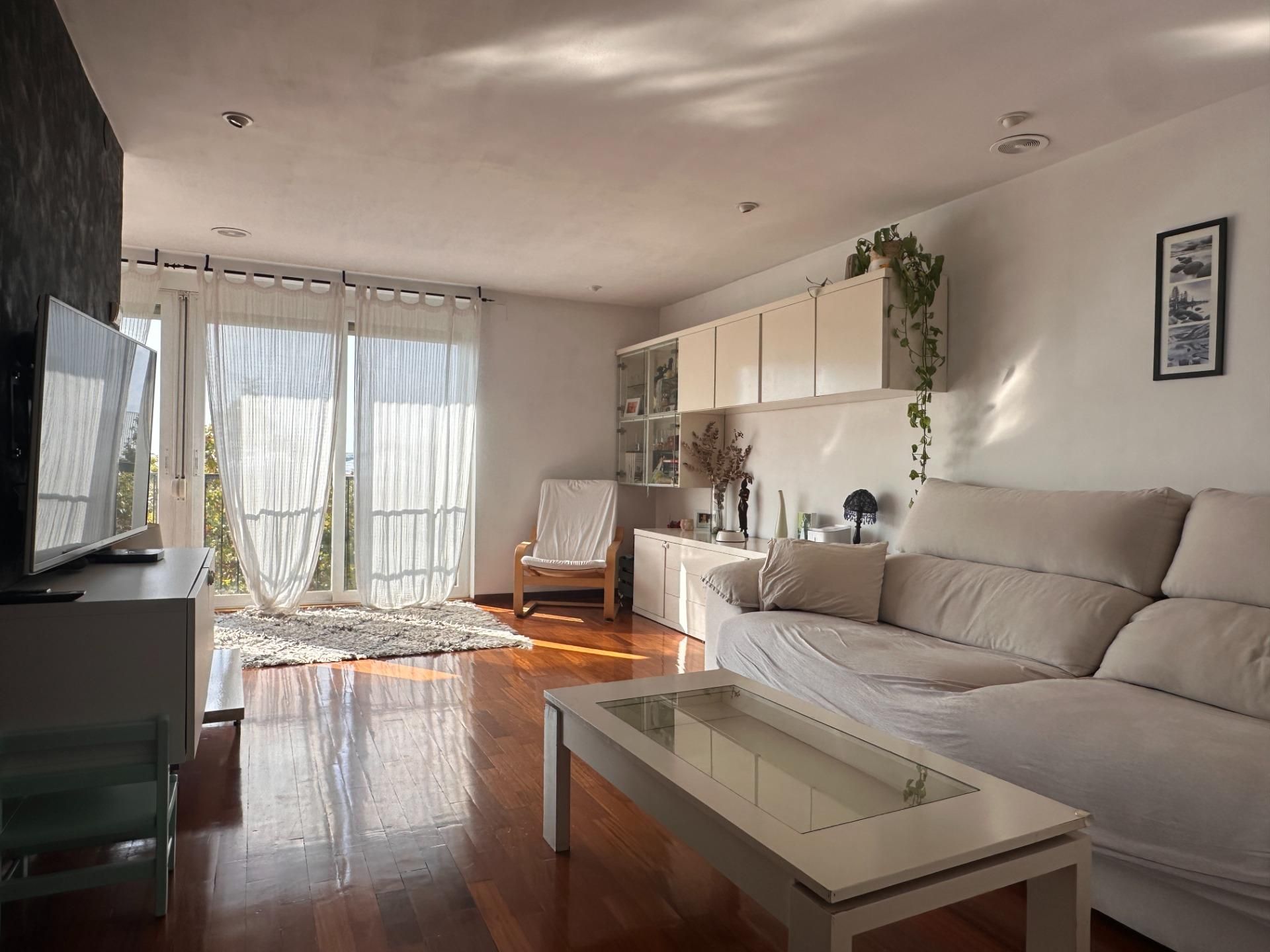 Living room of Flat for sale in Terrassa  with Air Conditioner, Heating and Parquet flooring