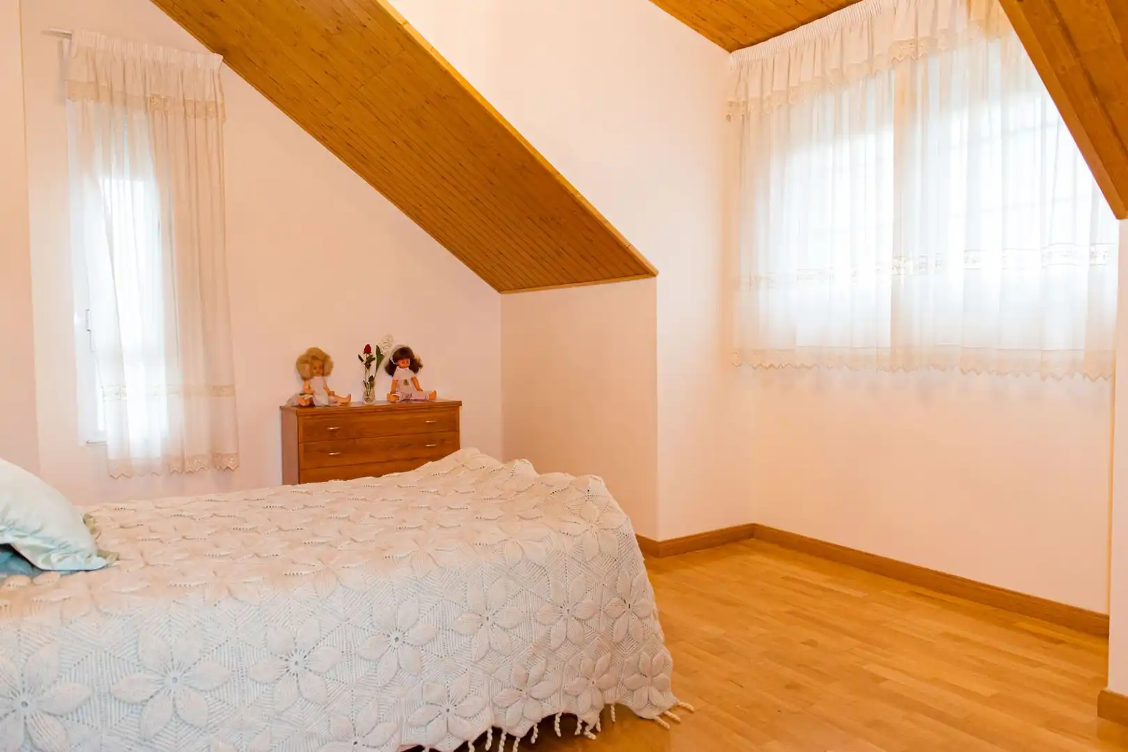 Habitación de Casa o chalet en venta en Ponferrada con Calefacción, Jardín privado y Terraza