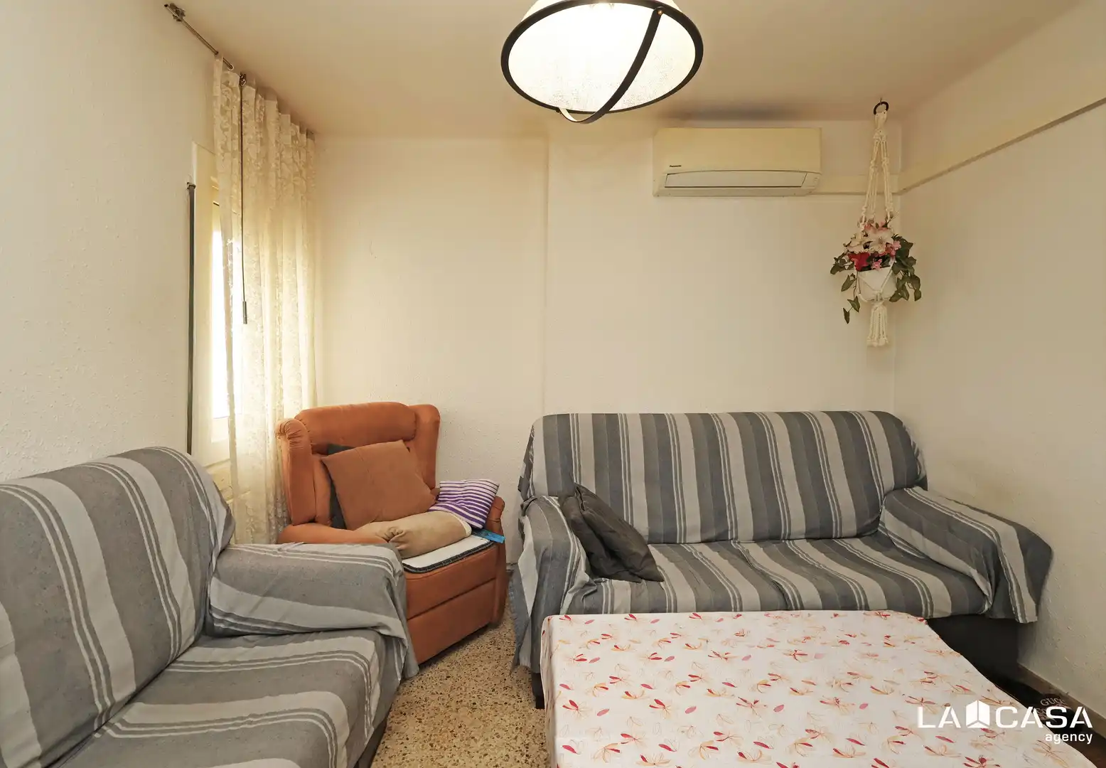 Sala d'estar de Àtic en venda en Esplugues de Llobregat amb Balcó