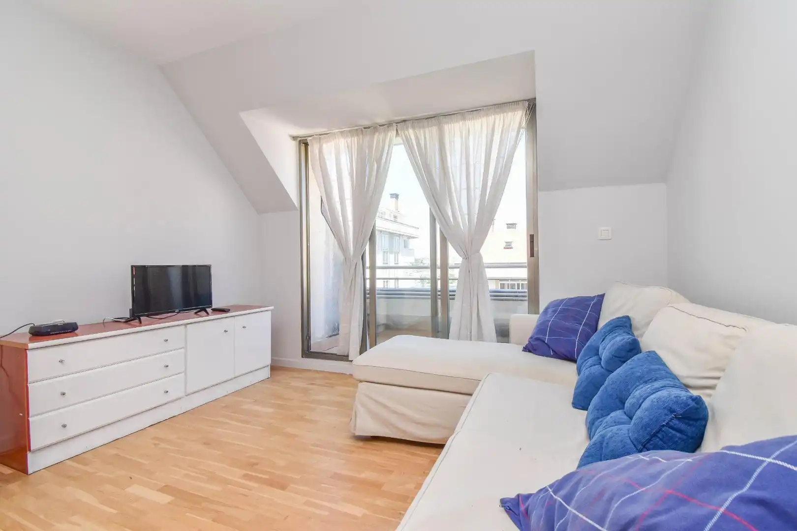 Living room of Flat for rent in Culleredo  with Heating, Storage room and Balcony