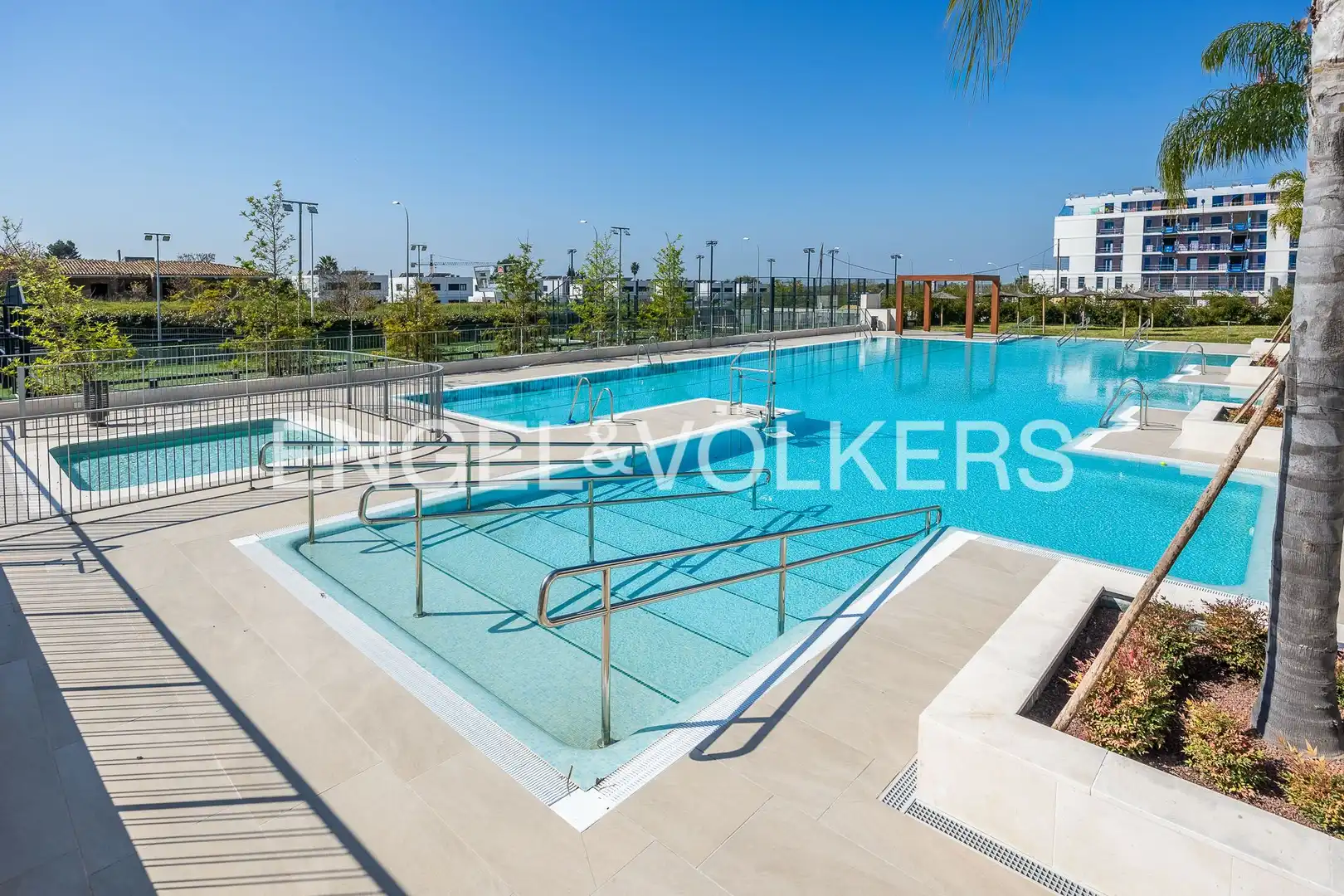 Swimming pool of Detached homes for sale in Mairena del Aljarafe  with Air Conditioner, Heating and Private garden