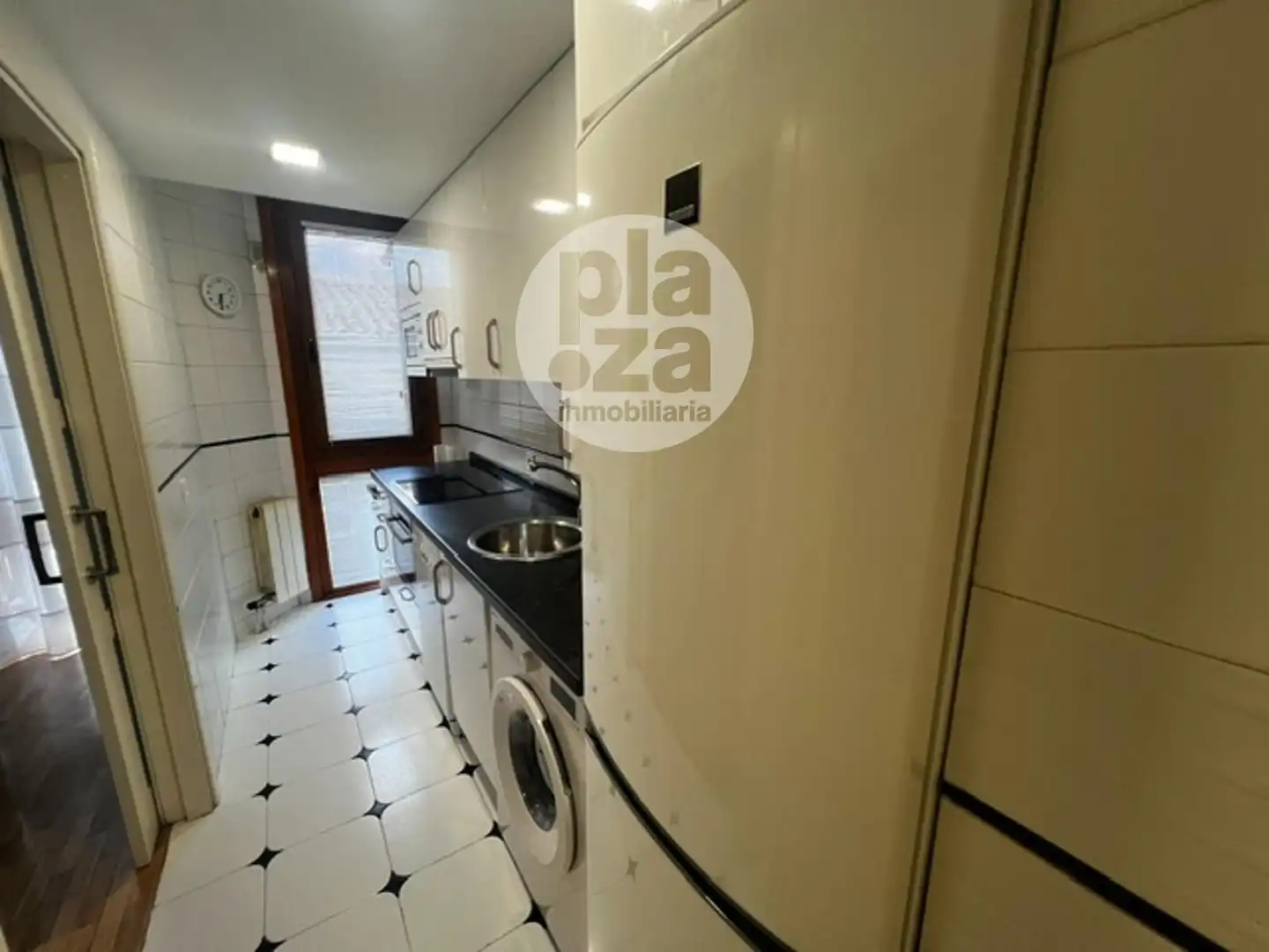 Cocina de Piso de alquiler en Burgos con Calefacción, Terraza y Amueblado