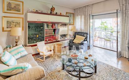 Living room of Flat for sale in  Madrid Capital  with Heating, Parquet flooring and Terrace