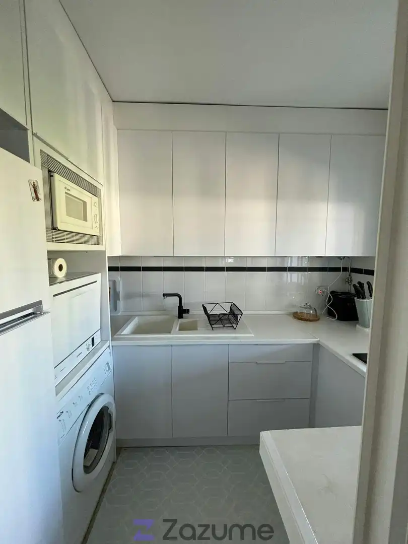 Cocina de Piso de alquiler en Estepona con Aire acondicionado, Jardín privado y Piscina