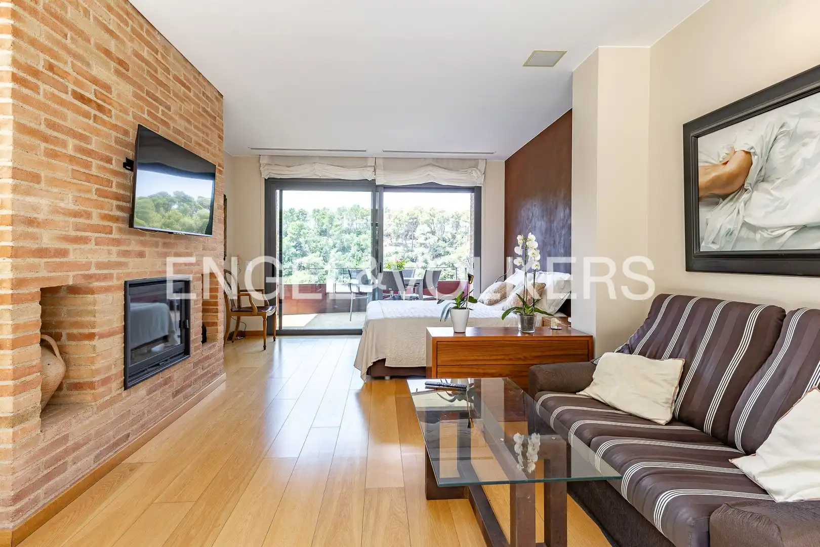 Sala d'estar de Casa adosada en venda en Sant Cugat del Vallès amb Calefacció, Jardí privat i Parquet