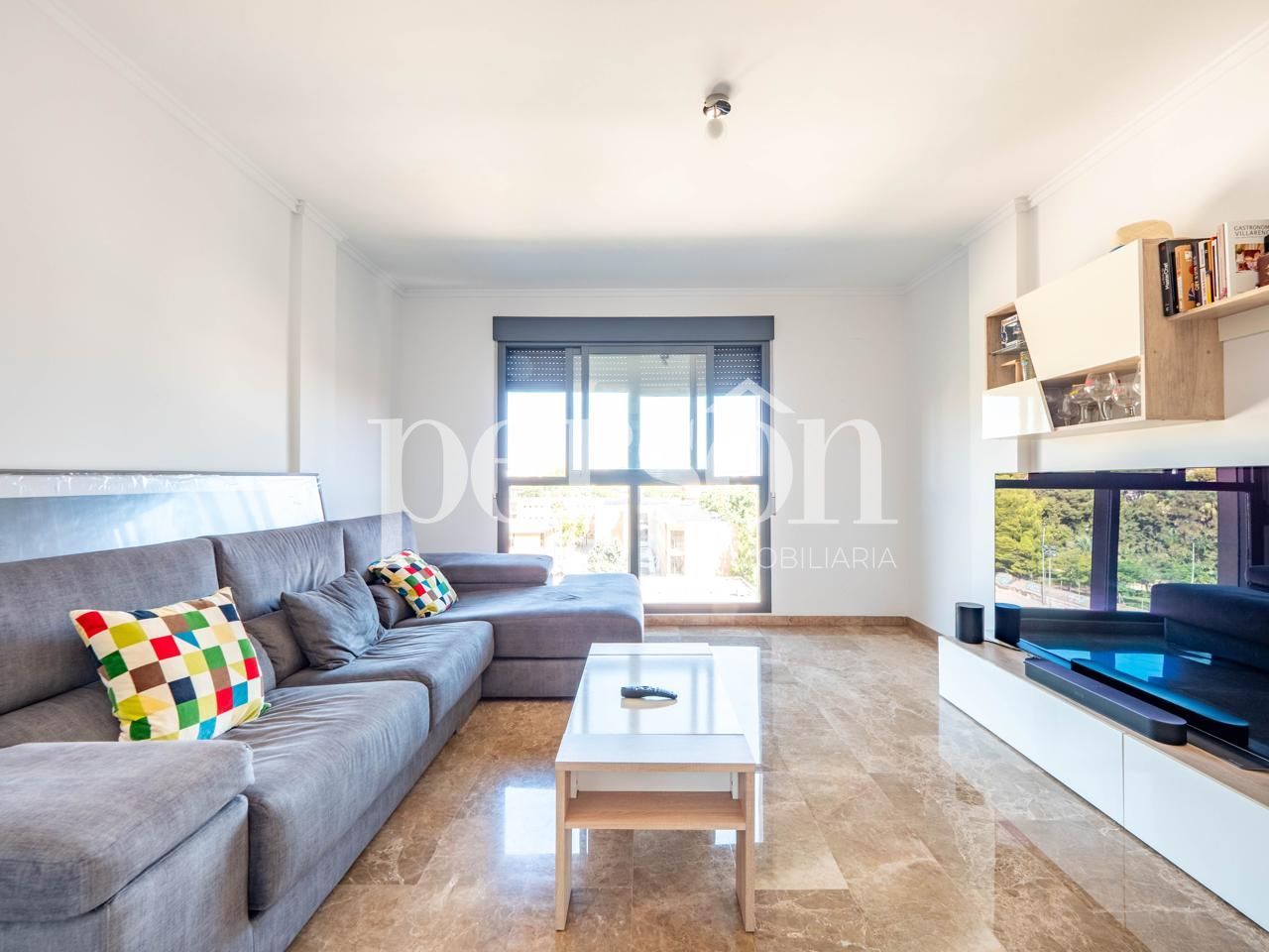 Living room of Flat for sale in Burjassot  with Air Conditioner and Furnished