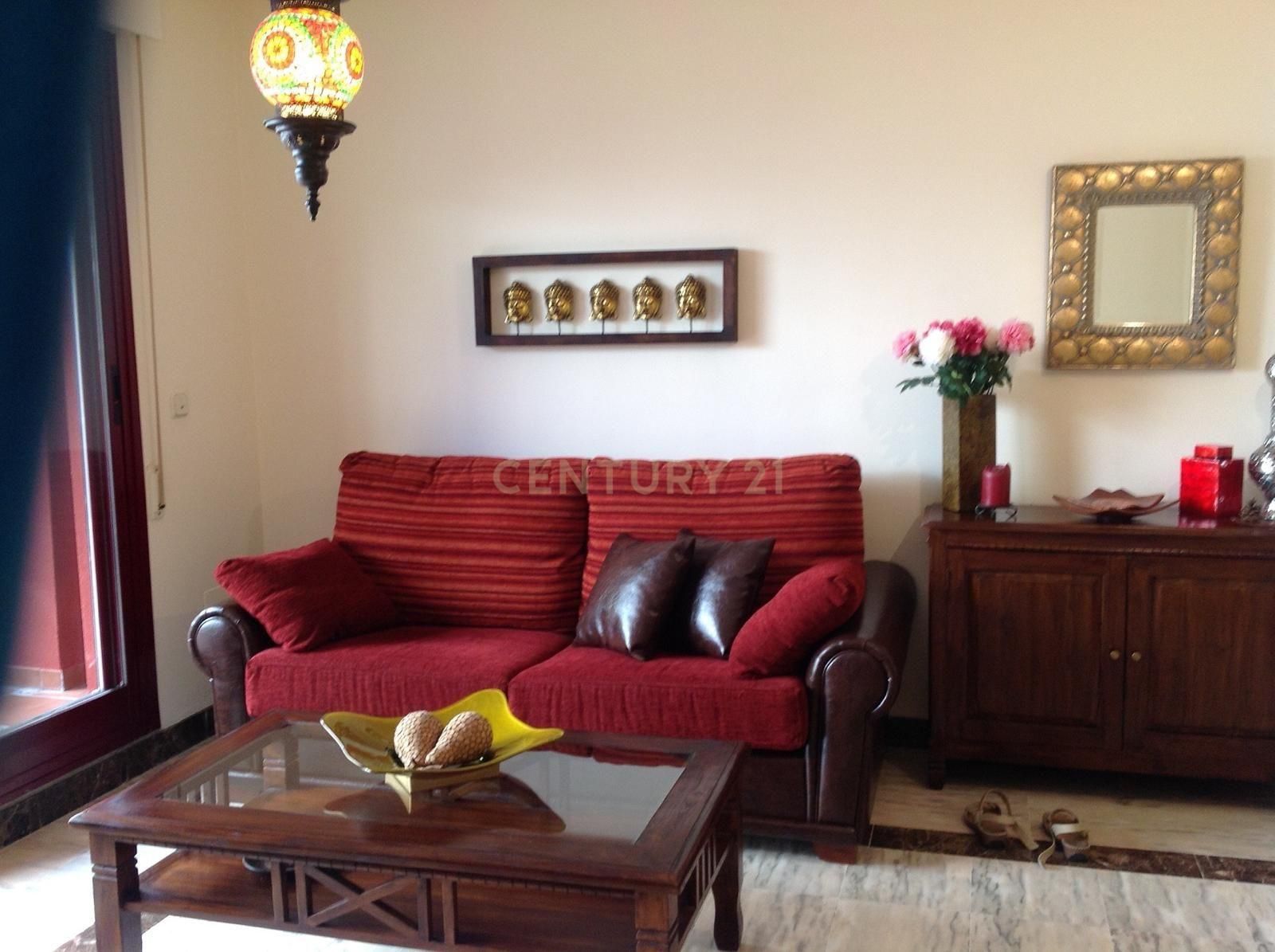 Sala d'estar de Apartament de lloguer en Benalmádena amb Aire condicionat, Traster i Rentadora