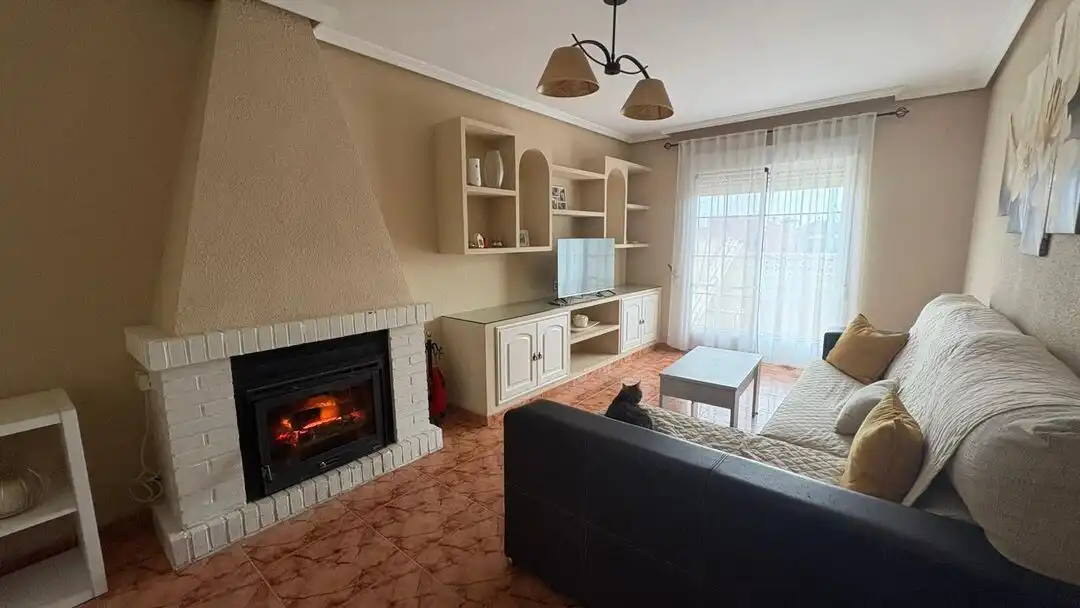 Sala de estar de Casa adosada en venta en Mejorada con Aire acondicionado, Calefacción y Jardín privado