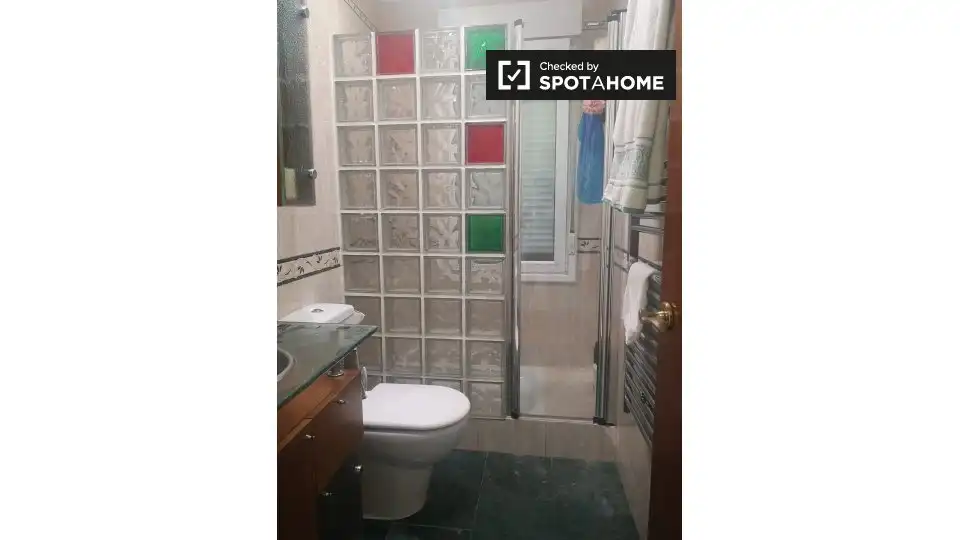 Baño de Apartamento para compartir en Bilbao  con Aire acondicionado, Calefacción y Terraza