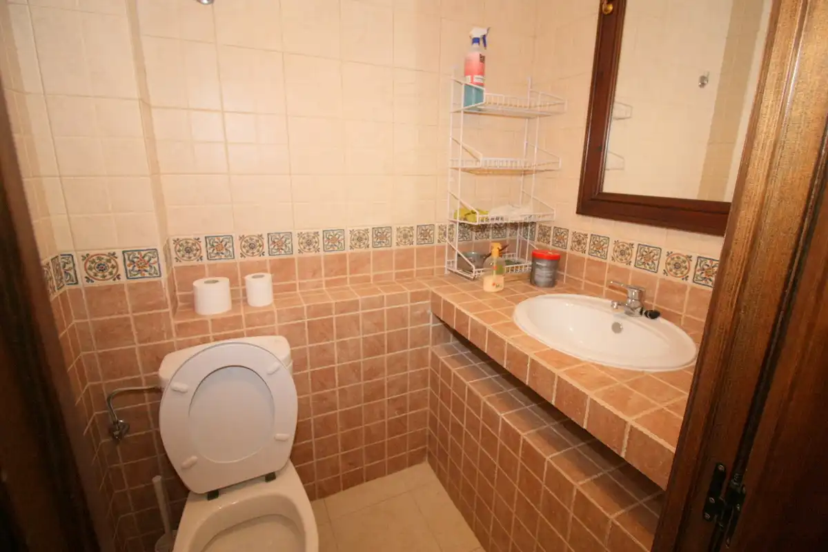 Bany de Casa o xalet en venda en Pedro Bernardo amb Calefacció, Terrassa i Moblat