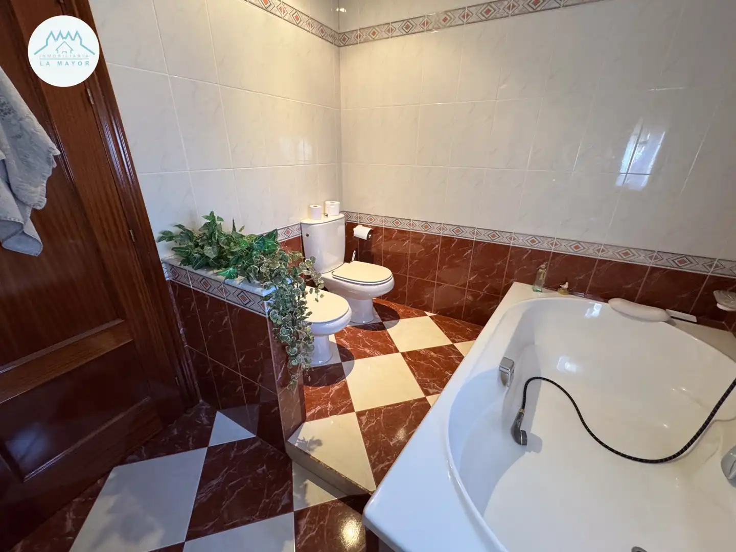 Bathroom of Houses for sale in Carrión de Calatrava  with Air Conditioner, Terrace and Furnished