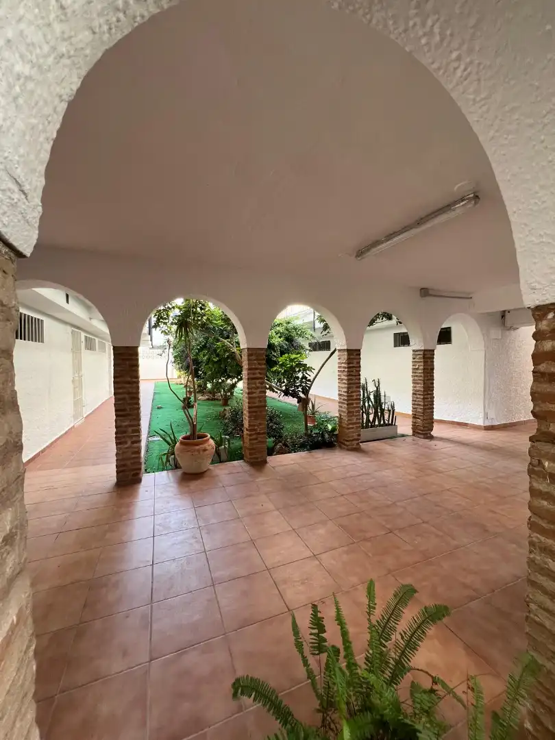 Wohnung zum Verkauf in Benalmádena mit Klimaanlage, Privatgarten und Terrasse