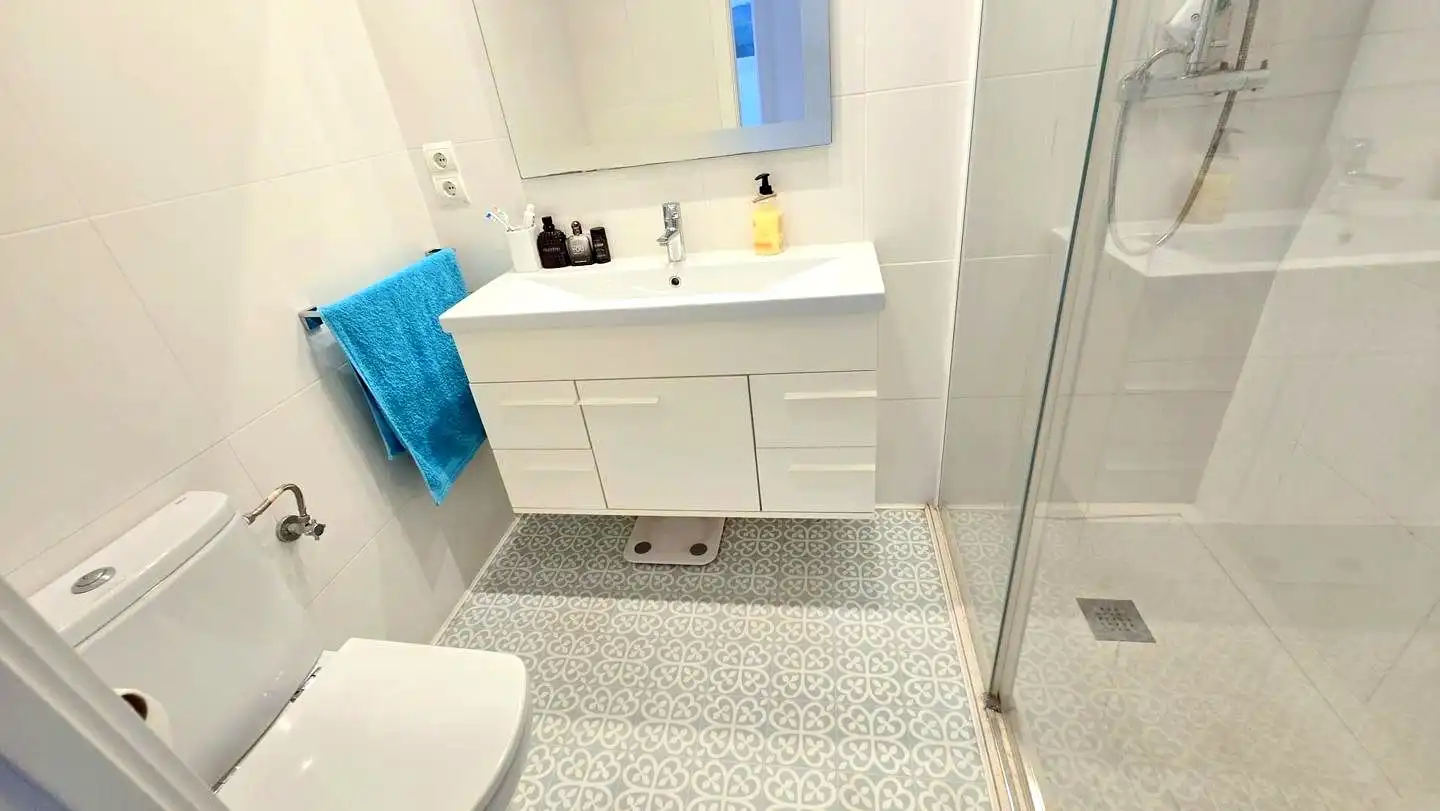 Bany de Apartament de lloguer en Gandia amb Aire condicionat, Parquet i Terrassa