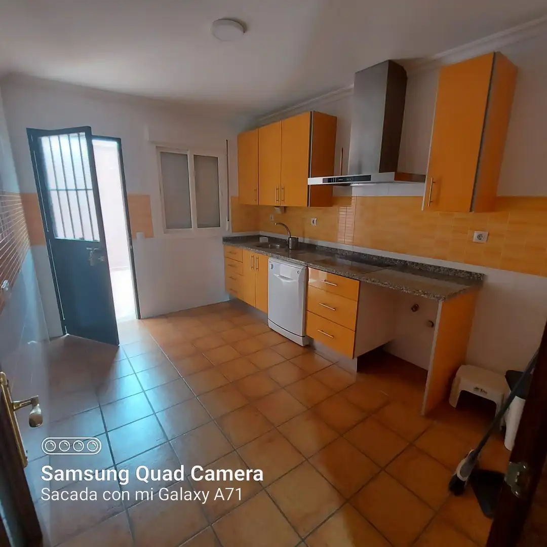 Kitchen of Houses for rent in Brenes  with Air Conditioner, Heating and Washing machine