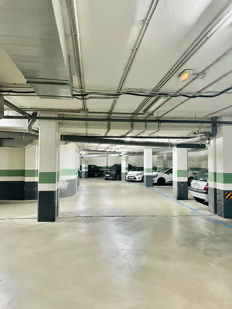 Parking of Attic for rent in Granada  with Air Conditioner, Heating and Parquet flooring
