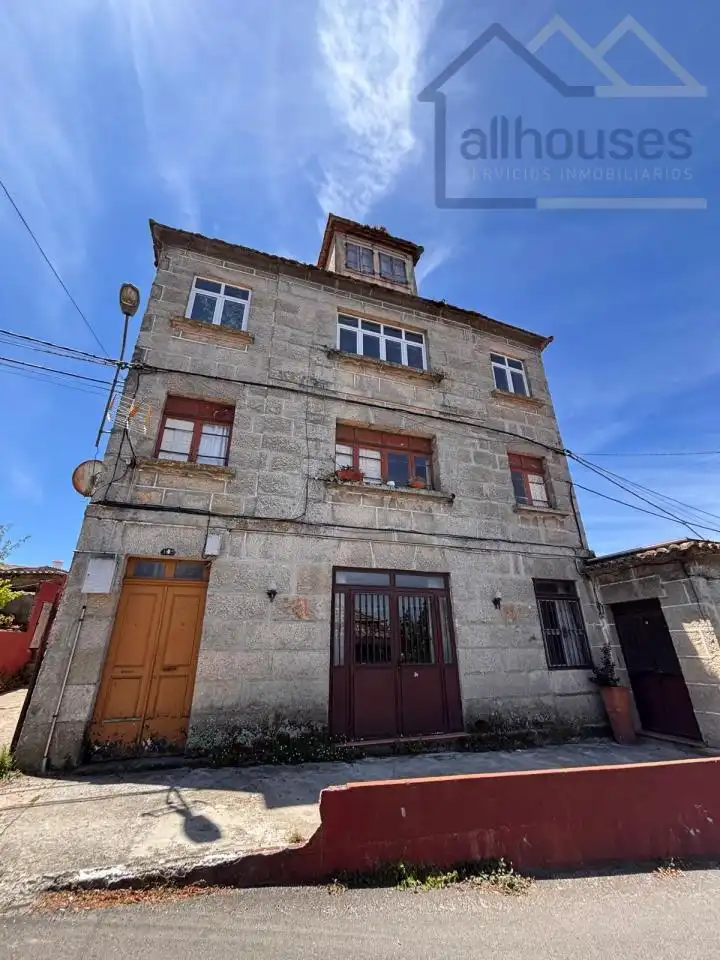 Vista exterior de Casa o xalet en venda en Vigo  amb Calefacció i Jardí privat