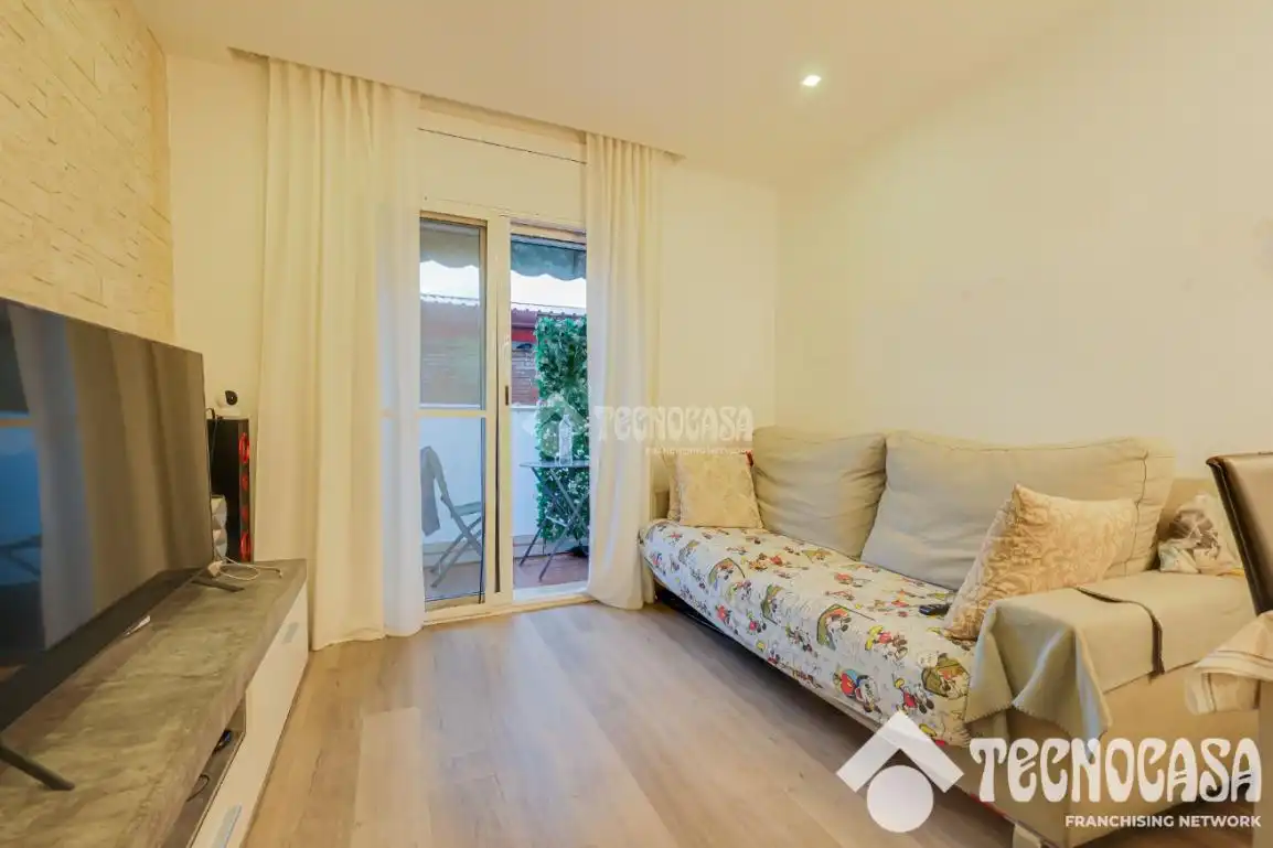 Piso con terraza en venta en Nou Barris, imagen 3